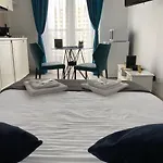 Apartment Old Town - Victoriei 1 *